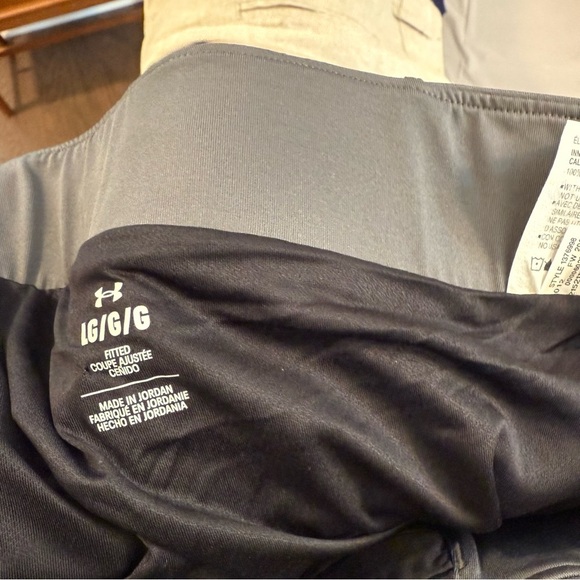 Women’s Under Armour Gray 9 inch inseam Athletic Shorts Lightweight size large - Picture 5 of 6